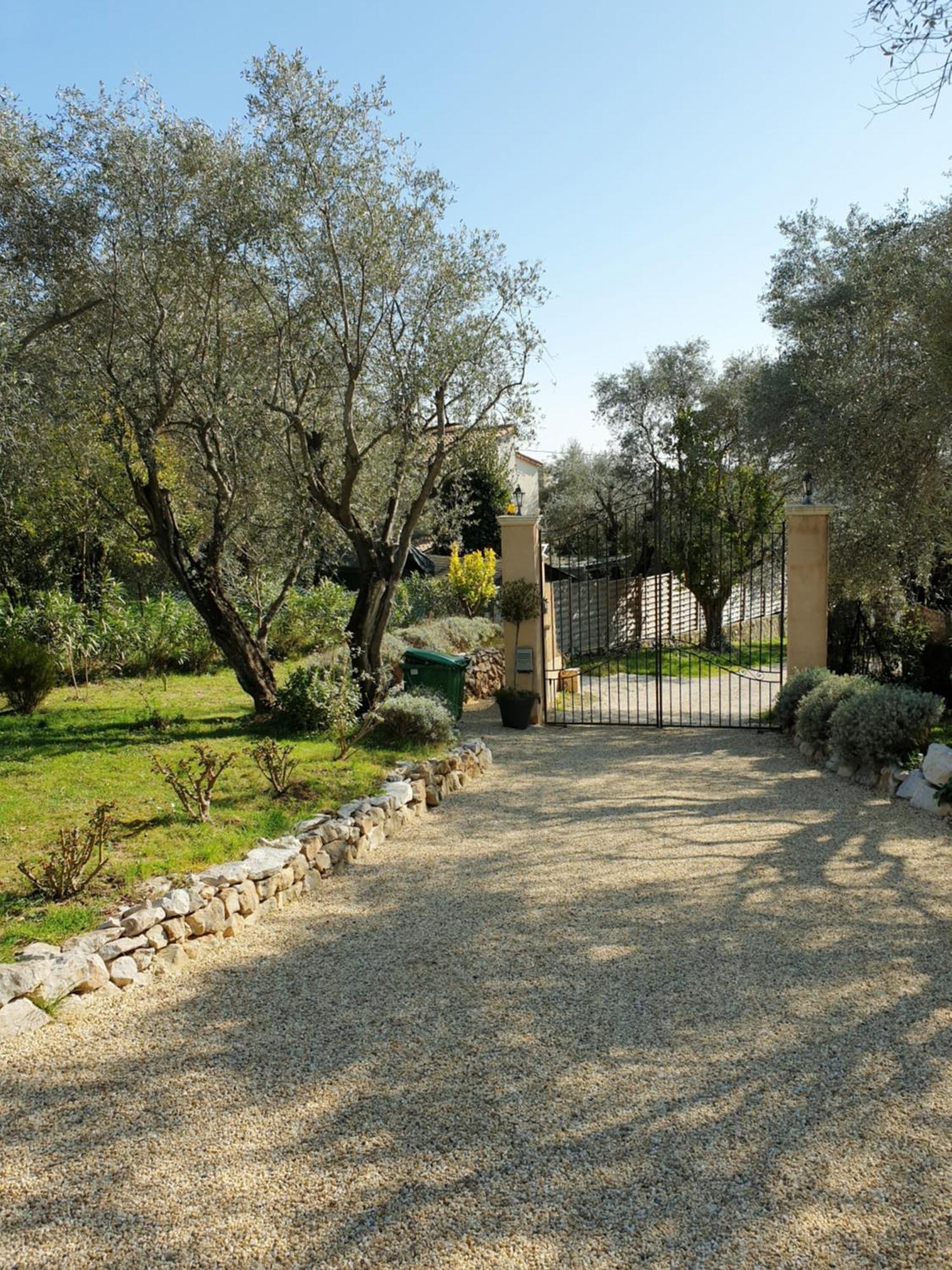 La Bastide Aux Oliviers Hotel Турет-сюр-Лу Екстериор снимка
